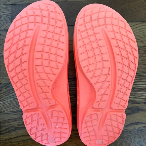 OOFOS OOAHH RECOVERY SLIDES - Picture 6 of 7